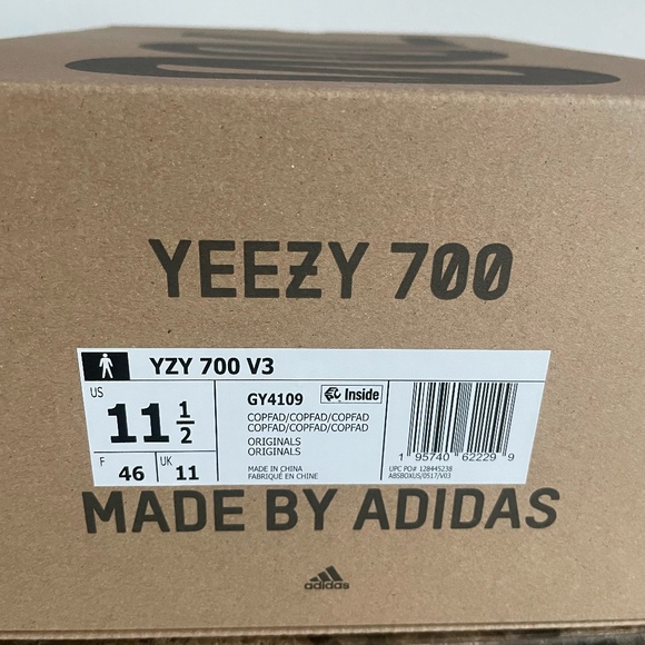 YZY 700 V3 main image 4